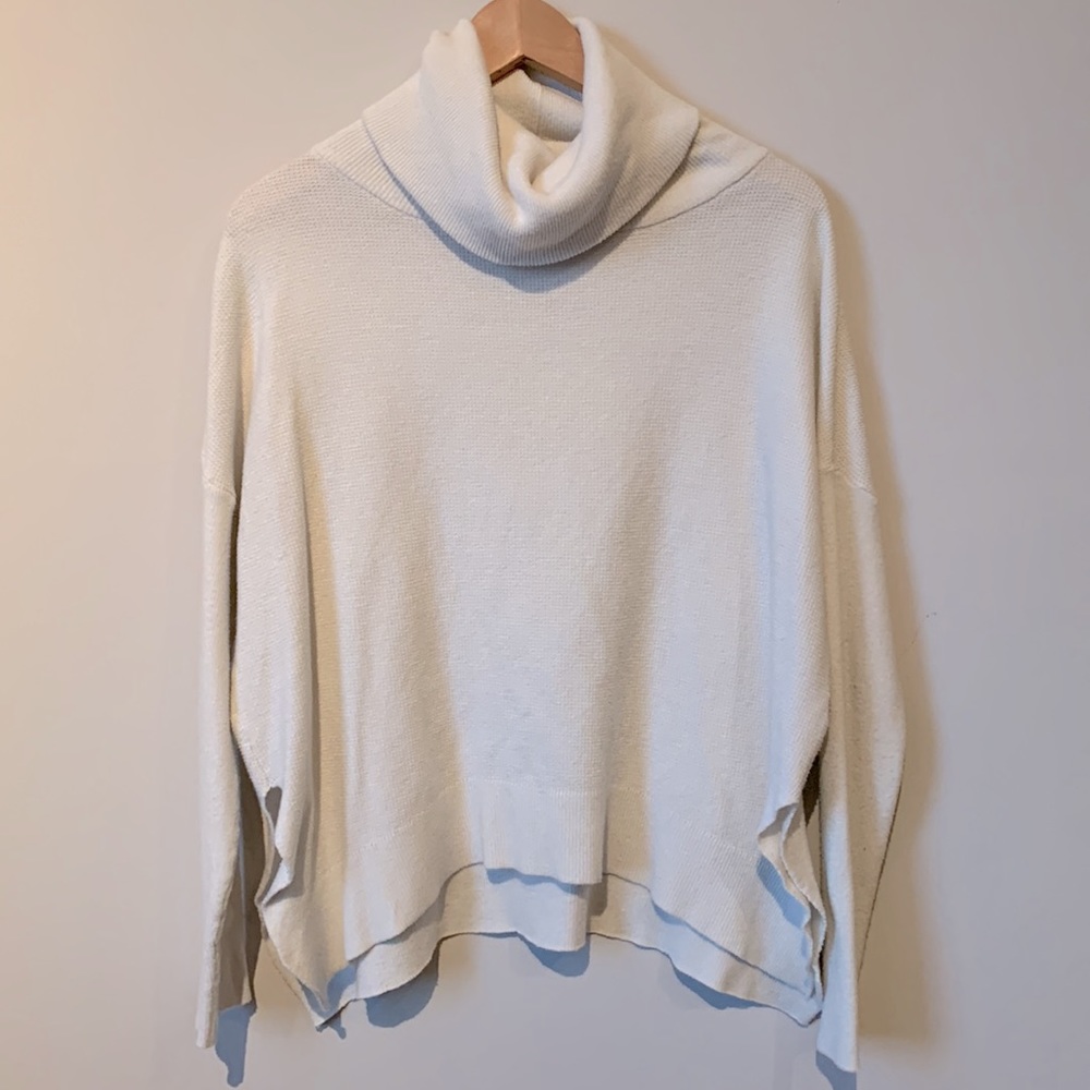 TWENTY5A | white turtleneck sweater